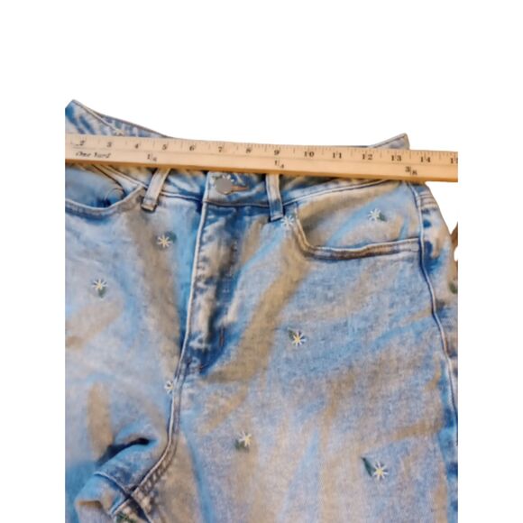 Material Girl Junior's Size 9 Straight Leg Destressed Blue Jeans - Picture 3 of 7